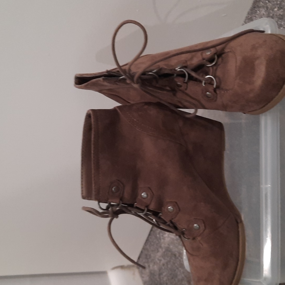 Madden Girl brown lace booties 9M